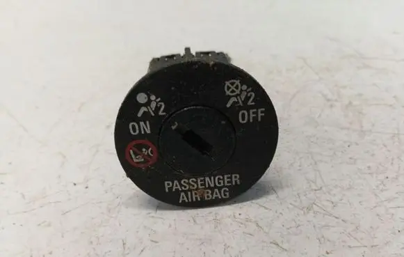 Passenger airbag on/off switch