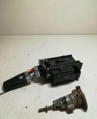 Volkswagen PASSAT B6 Ignition lock 3C0905843 33303301 2175004