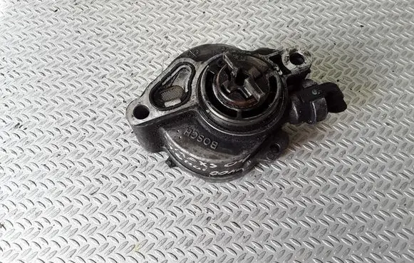 Ford Focus C-MAX Vacuum pump