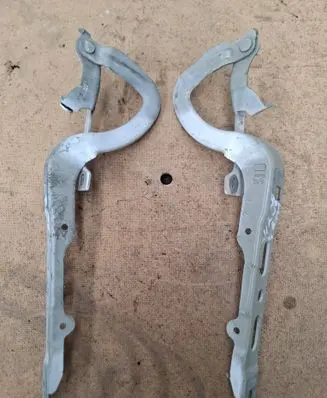 Peugeot 208 I Engine bonnet/hood hinges