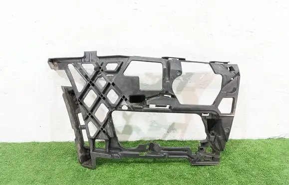 Volkswagen Golf VII Front bumper mounting bracket 5G0807724D