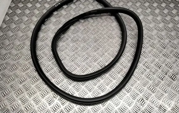 Volvo V70 Front door rubber seal