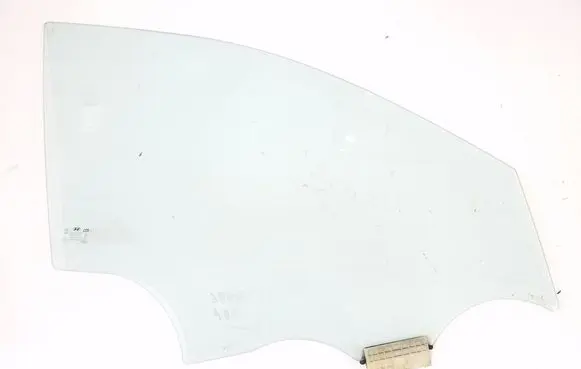 Hyundai Santa Fe Front door window glass four-door 824212W010