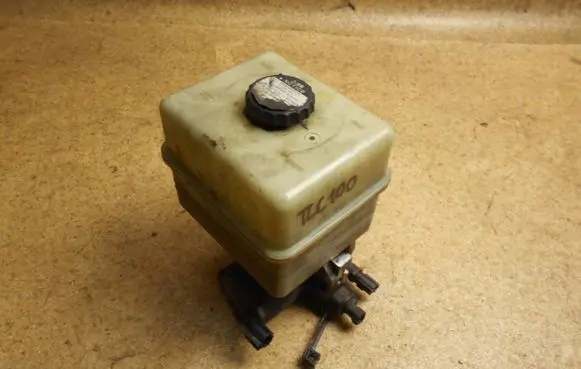 Toyota Land Cruiser (J100) Air suspension valve block 