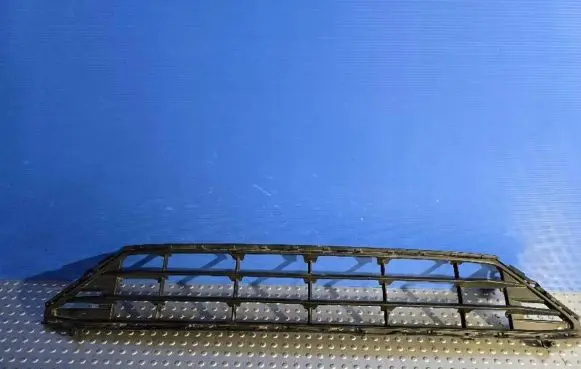 Volvo XC60 Front bumper lower grill 32296070