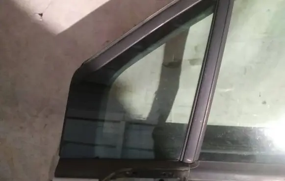 Citroen C8 Front door vent window glass four-door 