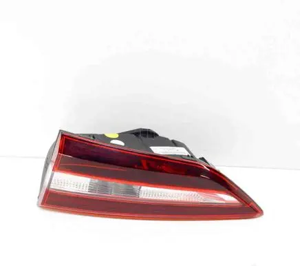 Tailgate rear/tail lights