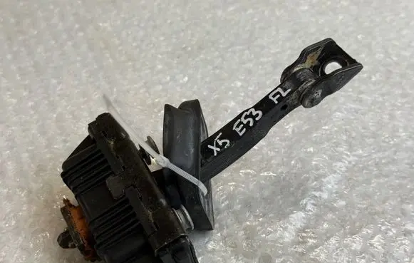 BMW X5 E53 Front door check strap stopper 8402502 51218402502 51218402534