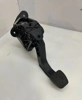Mercedes-Benz Sprinter W907 W910 Clutch pedal A9072900000
