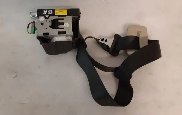 Middle seatbelt (rear)