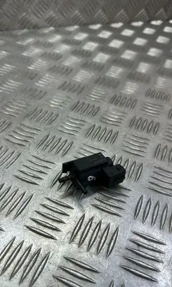 BMW 5 F10 F11 Vacuum valve 70231800