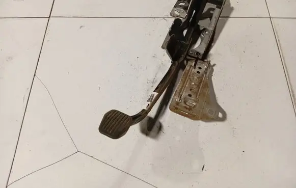 Ford Focus C-MAX Clutch pedal 3M512467AM