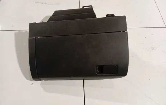 Volkswagen Cross Polo Glove box 