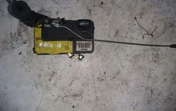 Volvo XC90 Rear door lock 30634615