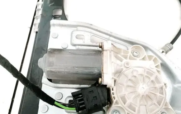 Mercedes-Benz C W203 Front door window regulator motor A2118201842 990596100
