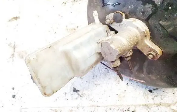 Renault Kangoo II Master brake cylinder 0204y24321