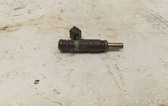Volkswagen Golf V Fuel injector 07K906031C 6233F09192 SM9