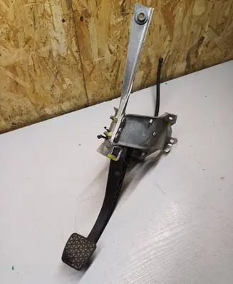 Opel Corsa C Clutch pedal 9156593