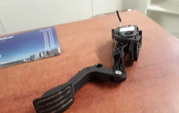 Peugeot 807 Accelerator pedal position sensor 1401280880
