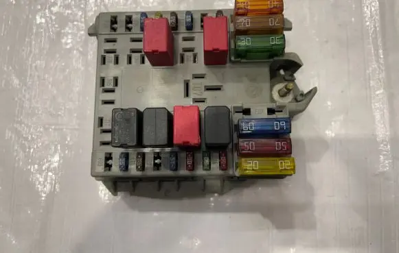 Fiat Punto (188) Fuse module 46760251