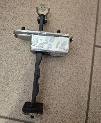 Hyundai i30 Front door check strap stopper 