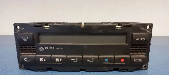Volkswagen PASSAT B5.5 Climate control unit 0004GP