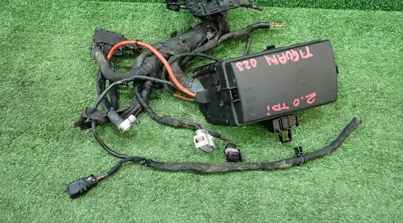Volkswagen Tiguan Fuse box set 