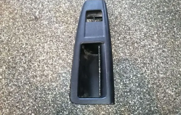 Volkswagen Polo IV 9N3 Front door window switch trim 6Q1867171E