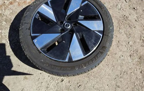 Volvo XC40 R19 alloy rim 32294213