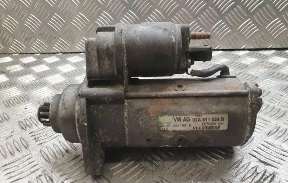 Volkswagen Golf IV Starter motor 02A911024B