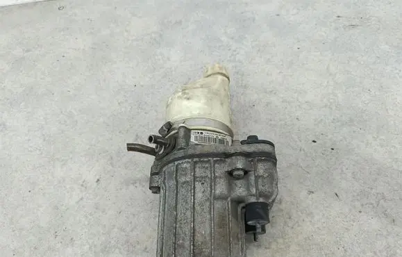 Opel Zafira B Power steering pump 13192897