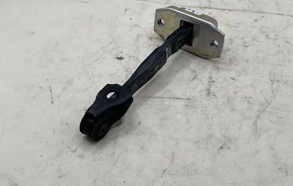 Nissan Qashqai Rear glass lock/latch C585 824304EA0A