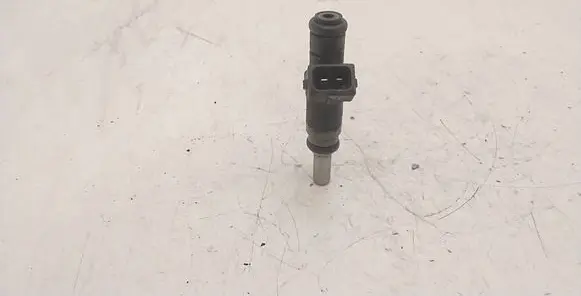 BMW 1 E81 E87 Fuel injector 7506158 2326A04668