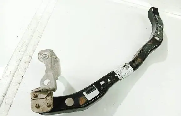 Subaru Legacy Radiator mount bracket 