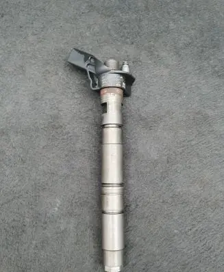 Audi A8 S8 D4 4H Fuel injector 057130277AM