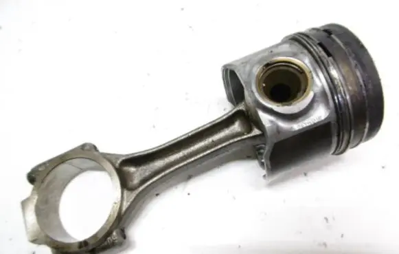 Volkswagen PASSAT B6 Piston 
