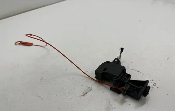 Fuel tank cap lock motor
