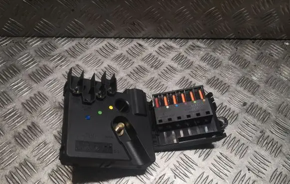 Mercedes-Benz E W211 Fuse box set 2119820402 A2119820402