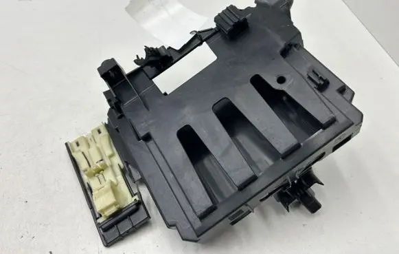 BMW 2 G42 Engine control unit holder 9454102 58650910