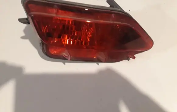 Toyota RAV 4 (XA40) Rear bumper light 