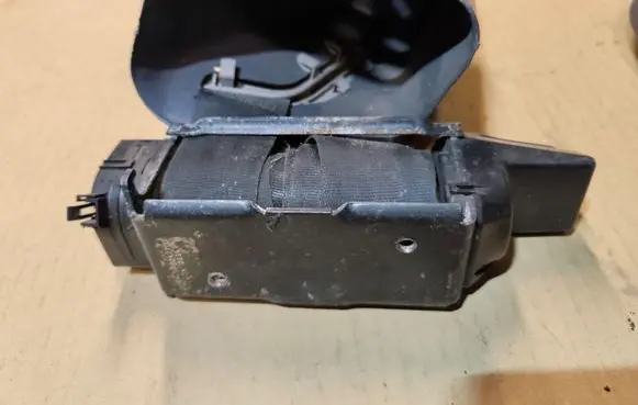 Chrysler Sebring (FJ - JX) Rear seatbelt 520047700