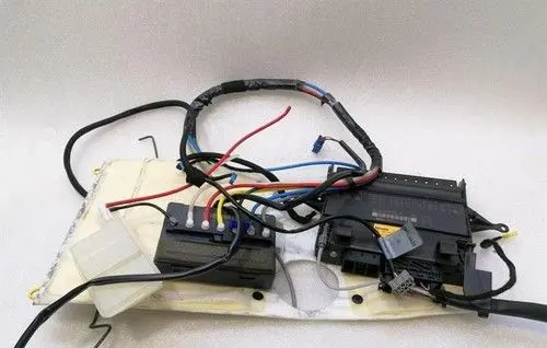 Mercedes-Benz S W220 Rubber seal front coupe door window A2209102075