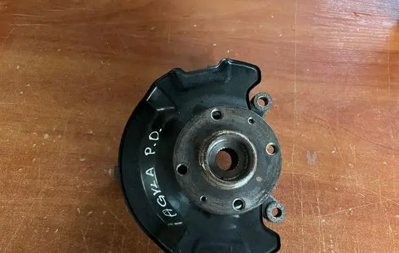 Opel Agila B Front wheel hub spindle knuckle