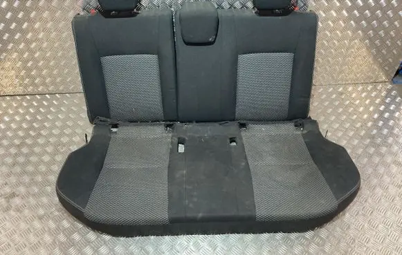 Suzuki Vitara (LY) Second row seats PK19028