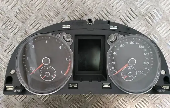 Volkswagen PASSAT B7 Speedometer (instrument cluster) 3AA920970J A2C35688500