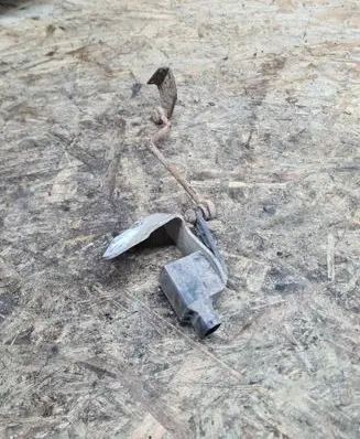 Mercedes-Benz E W211 Air suspension front height level sensor A0105427717