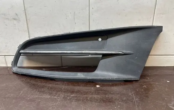 Volkswagen Sharan Front bumper lower grill 7N0853665B