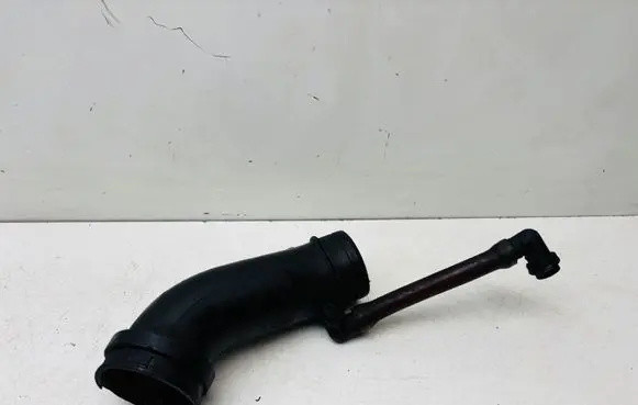 Audi A4 S4 B5 8D Air intake hose/pipe 050133354