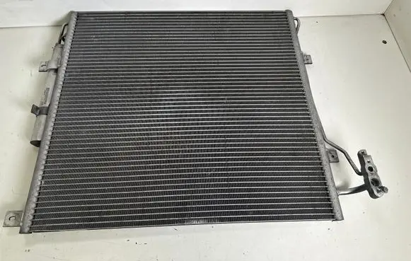 Land Rover Discovery 4 - LR4 Coolant radiator L25951