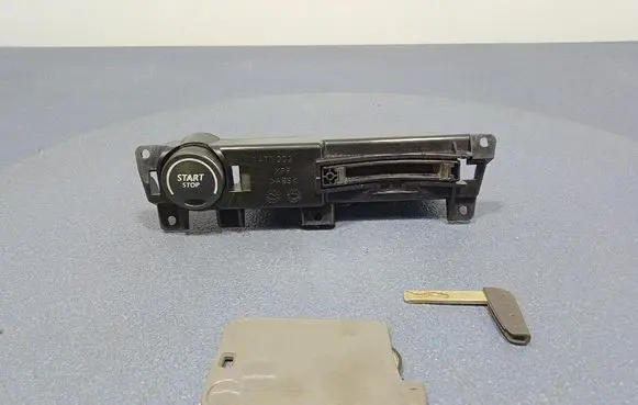 Renault Espace - Grand espace IV Ignition lock 8200224594
